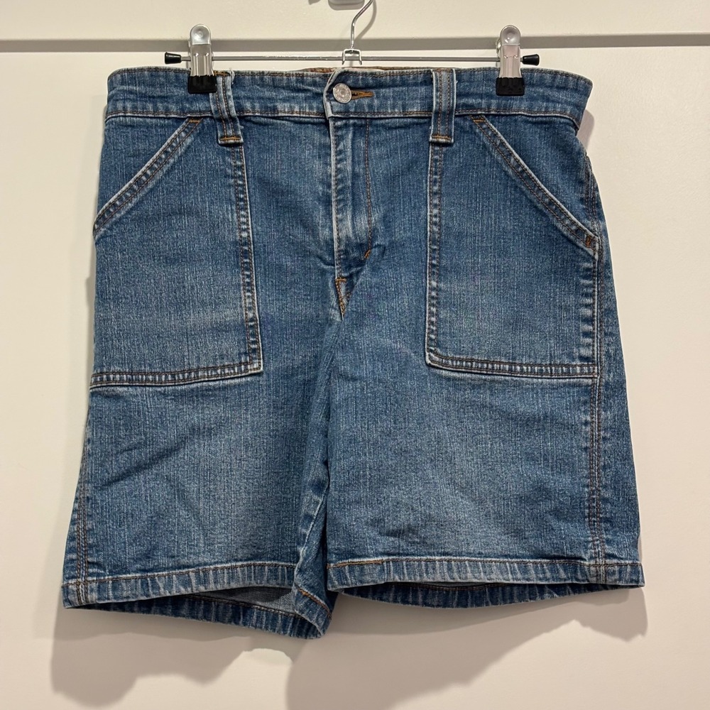 Levis 550 Relaxed Fit Denim Shorts Womens 8 Blue Medium Wash Utility Pocket